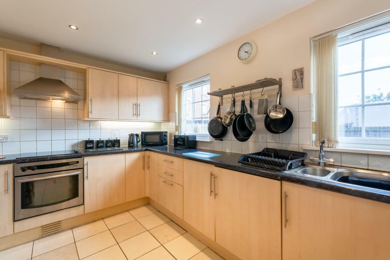 Newcastle City Centre Spacious Town House Free Parking And Wifi المظهر الخارجي الصورة